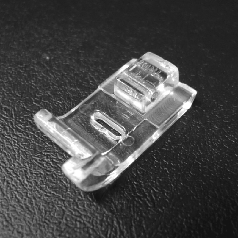 TR-107 Plastic Presser Feet — Right Edge Guiding Distance between Guide & Needle Hole : 0 mm Needle Hole Size : 7 mm x 1.5 mm