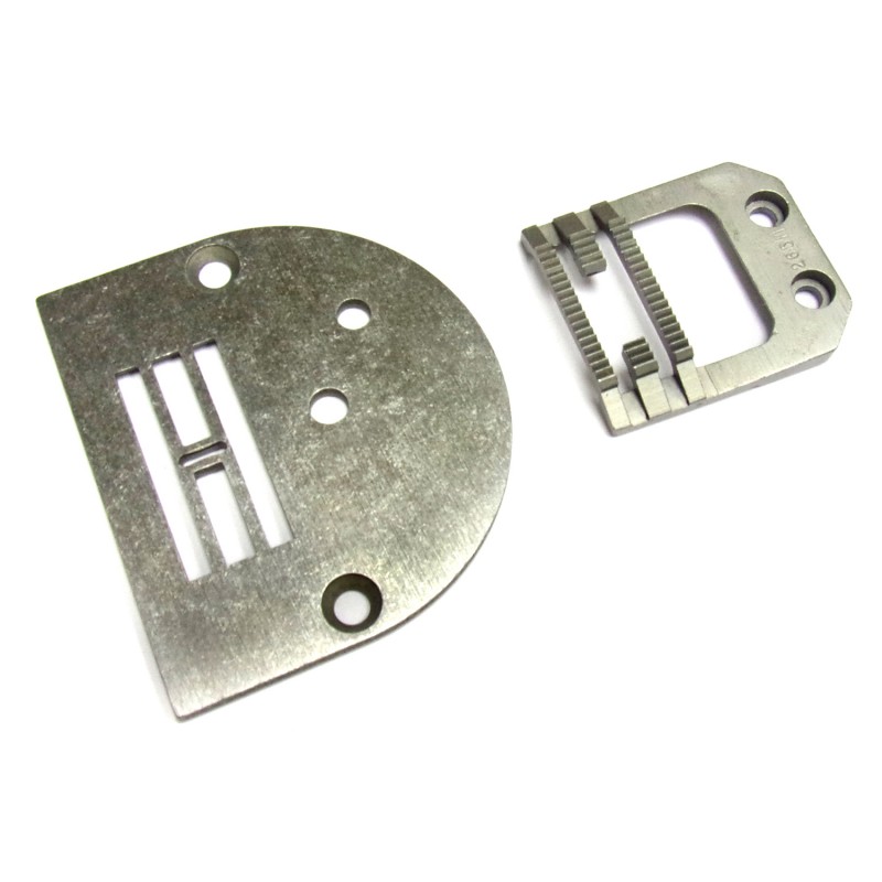 91-026 512-04 Needle Plate + 91-026 613-05 Feed Dog — Needle plate and feed dog for Pfaff zigzag machine. 91-026 512-04 Needle Plate Needle Hole Width : 6.3mm 91-026 613-05 Feed Dog Teeth : 3 rolls Teeth Width : 13.5mm Teeth in Mid-row : 4T+ 5T