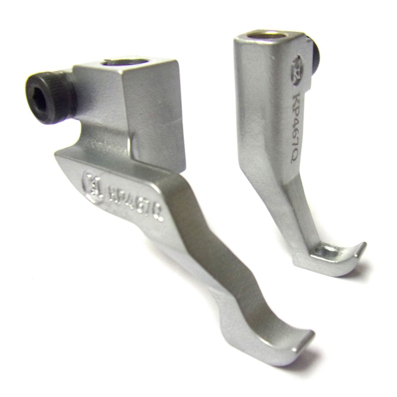 KP467Q Presser Feet — For upturned material, head rest or seam with a large drop-height *Must be used with specified needle plate and feed dog*Presser foot size:Width : 4.5mmPressing length : 6mmFeeding foot size:Width : 4.5mmPressing length : 6.5mm