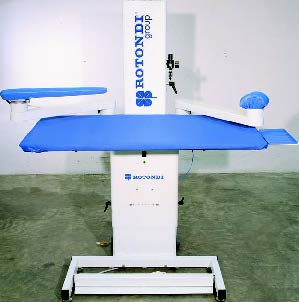 Rotondi 2004E Прямоугольный гладильный стол 130x65 см с вакуумной системой и системой наддува воздуха, регулируемый по высоте