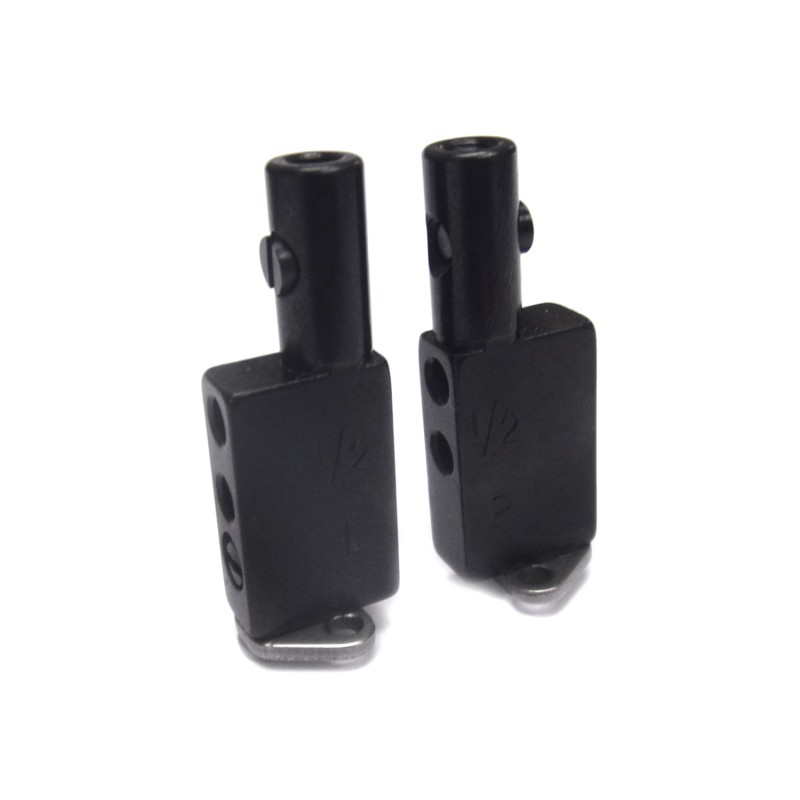 Double Split Needle Clamp — Split Needle Clamp for Double Needle Flat Bed Machine (1 pair) Needle Clamp Shank Internal Diameter: 2.5mm Use with DPx5 needles. Suitable for Machine: