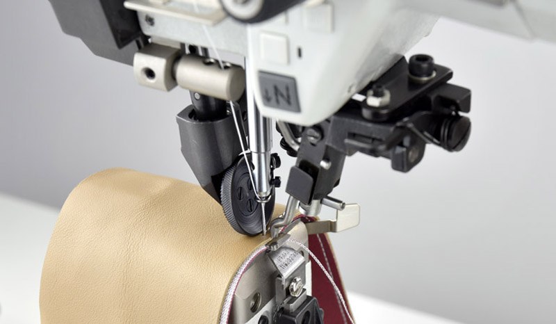 PFAFF 571 Специальная колонковая швейная машина, с роликовым транспортером, роликовой лапкой и игольным транспортером (с левой колонкой)