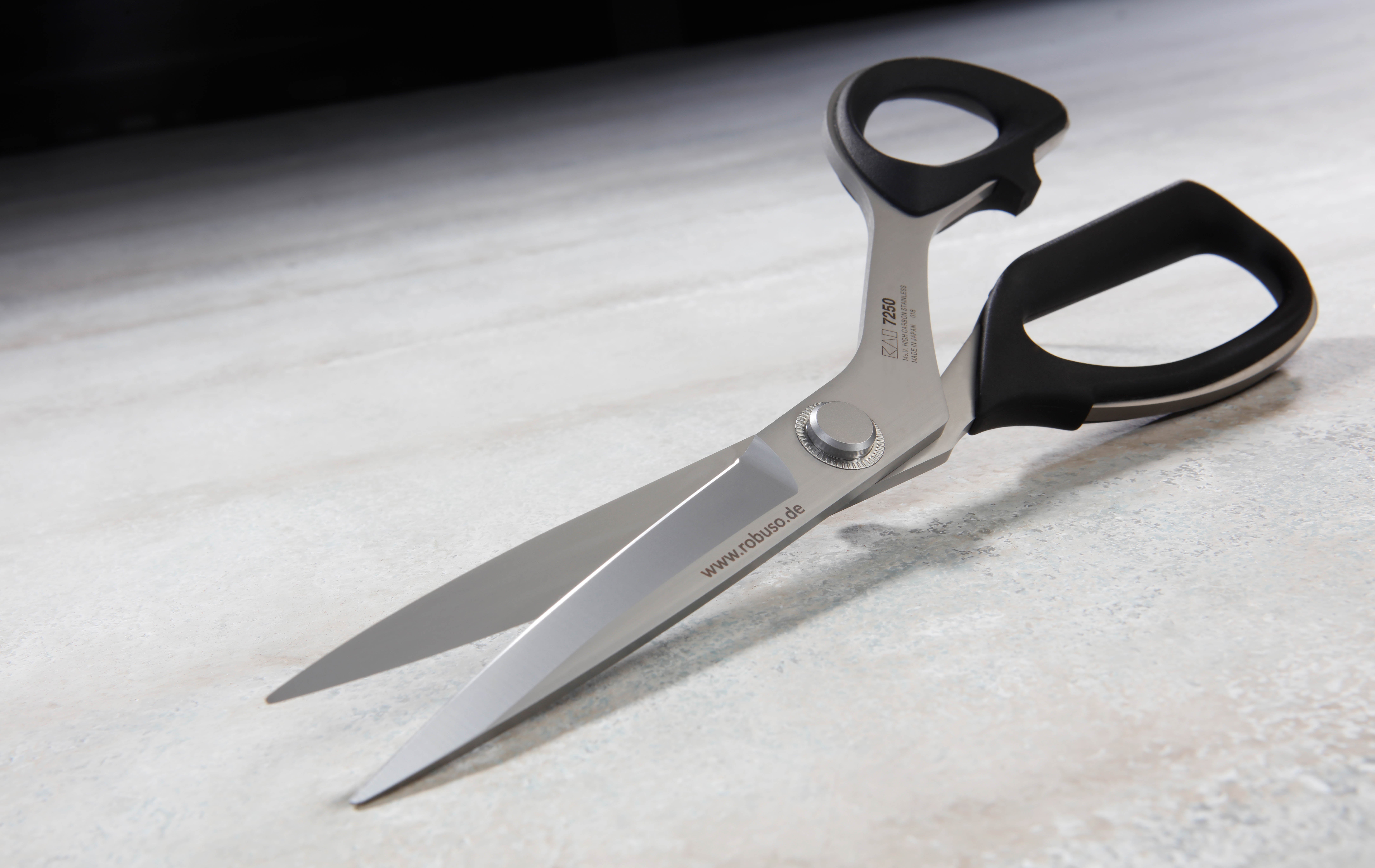 KAI Tailor's Shears 2200/R/10.5", serrated