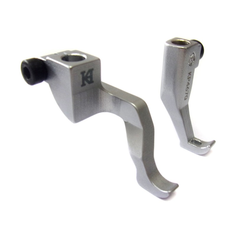 KP467QR Presser Feet — For upturned material, head rest or seam with a large drop-height *Must be used with specified needle plate and feed dog*Presser foot size:Width : 4.5mmPressing length : 6mmFeeding foot size:Width : 4.5mmPressing length : 6.5mm