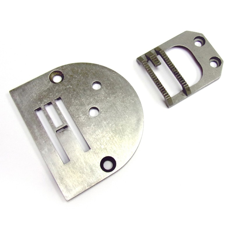 91-046 313-03 Needle Plate + 91-026 883-05 Feed Dog — Needle plate and feed dog for Pfaff zigzag machine. 91-046 313-03 Needle Plate Needle Hole Width : 6.3mm 91-026 883-05 Feed Dog Teeth : 3 rolls Teeth Width : 13.5mm Teeth in Mid-row : 5T